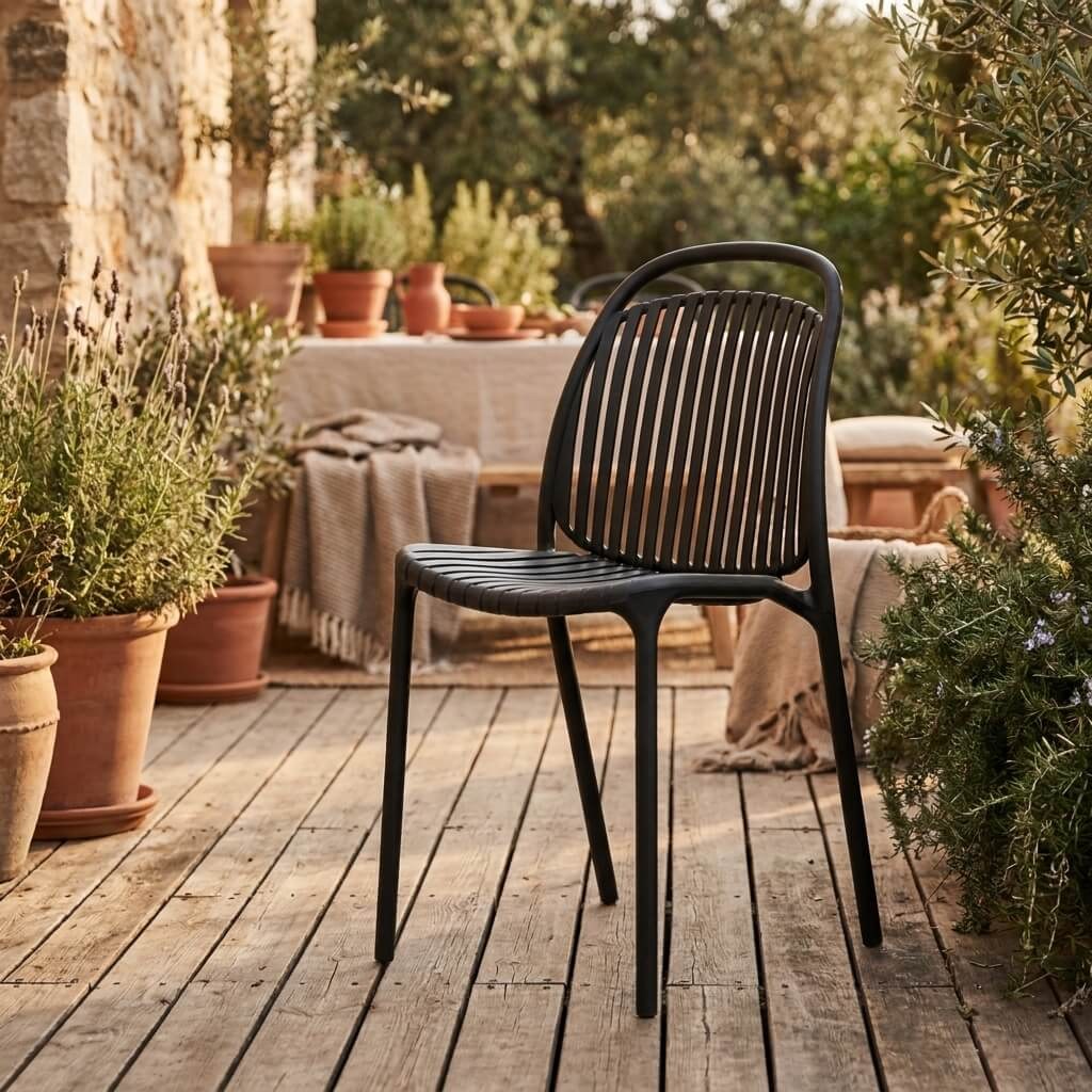 Chaise CLARA en style contemporain pour extérieur